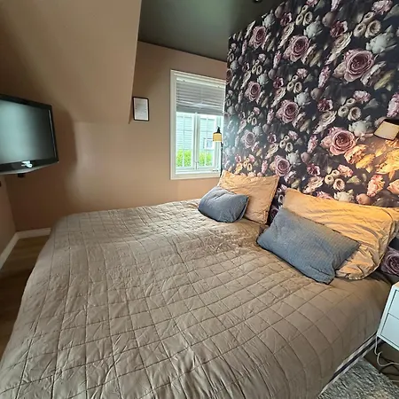Vila Spacious - High Quality - With Host For Ons *